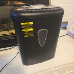 Amazon Basics Shredder