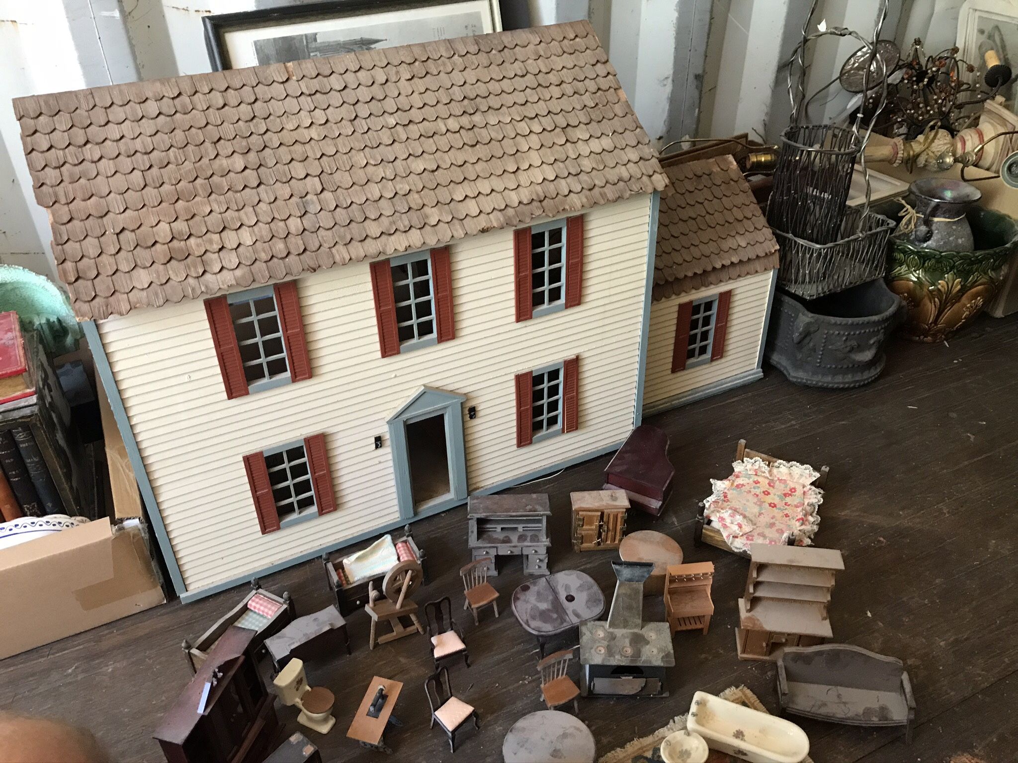 To Scale Antique Collectable Doll House