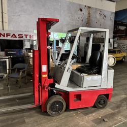 Forklift 