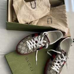  Authentic Gucci low-top sneakers