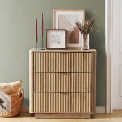 Mueble para sala o recámara de 3 gabetas nuevo recién armado precio original $400