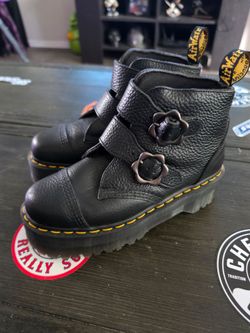 DR MARTENS
