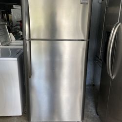 Frigidaire Refrigerator 30W68H Everything Works Good 1 Month Warranty delivery Available 