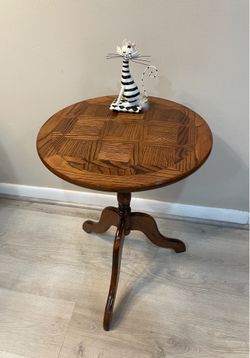 VTG Parquetry Inlaid Wood Accent Table Round Side End Table Tripod Legs 18”x24”H free shipping obo