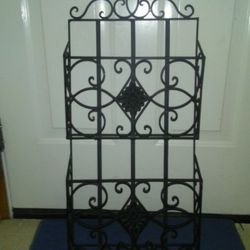 Metal wall organizer/magazine rack holder! 