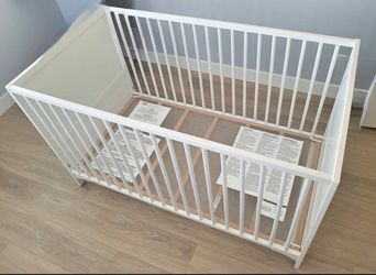 Infant/ toddler crib/ bed