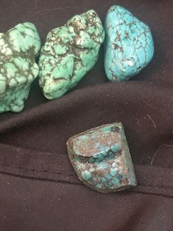 FOUR SMALL TORQUES PIECES 
