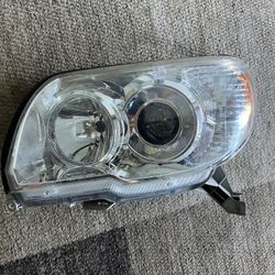Headlight Assembly (‘03-‘09 Toyota 4runner - Driver’s Side)