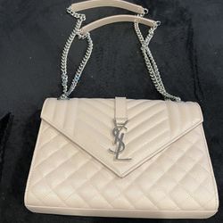 BRAND NEW ENVELOPE MEDIUM IN QUILTED GRAIN DE POUDRE EMBOSSED LEATHER PINK