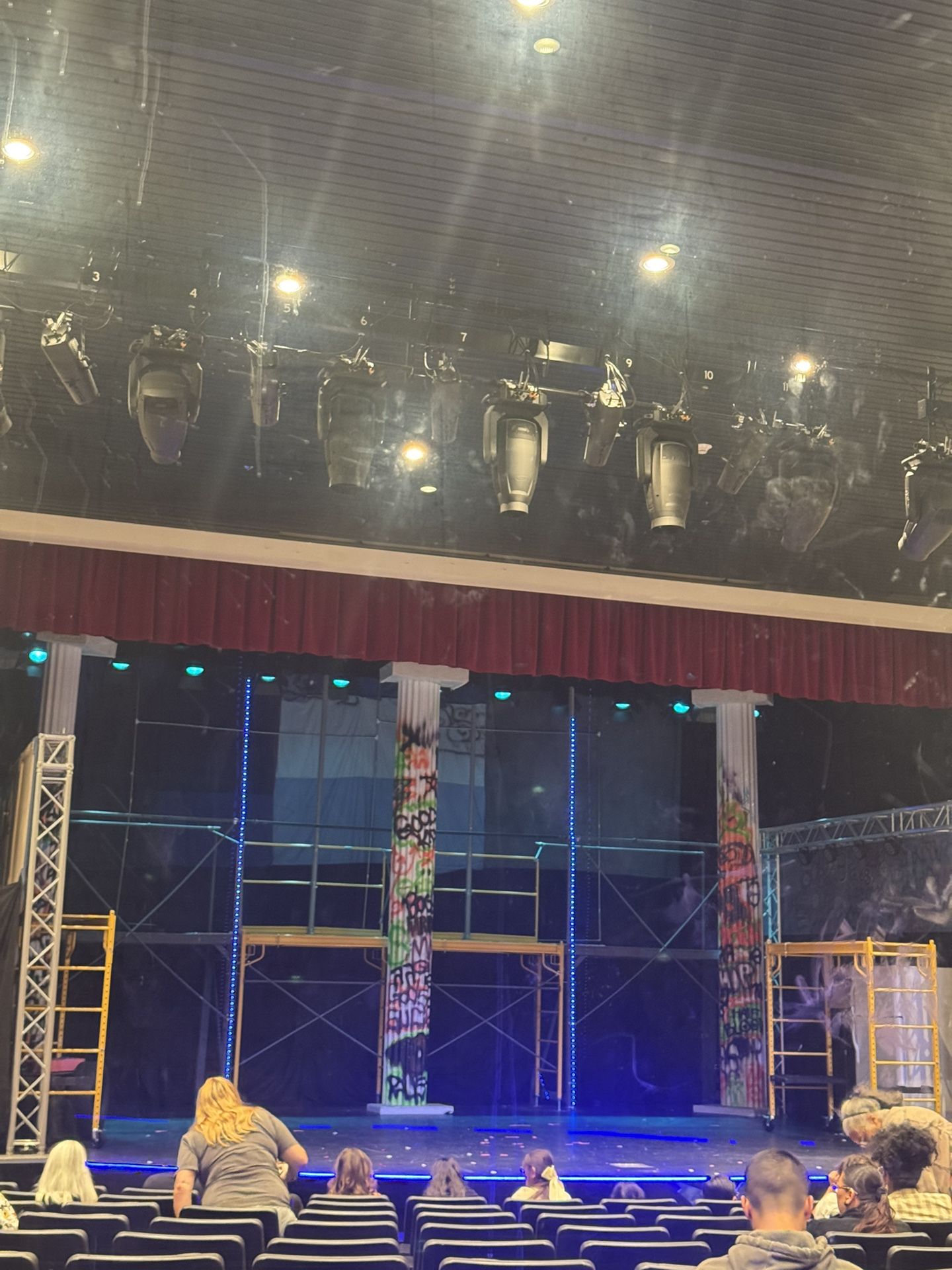 16’ Roman Pilars