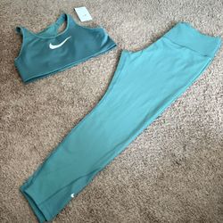 Womens Nike Outfit Size XLArge 