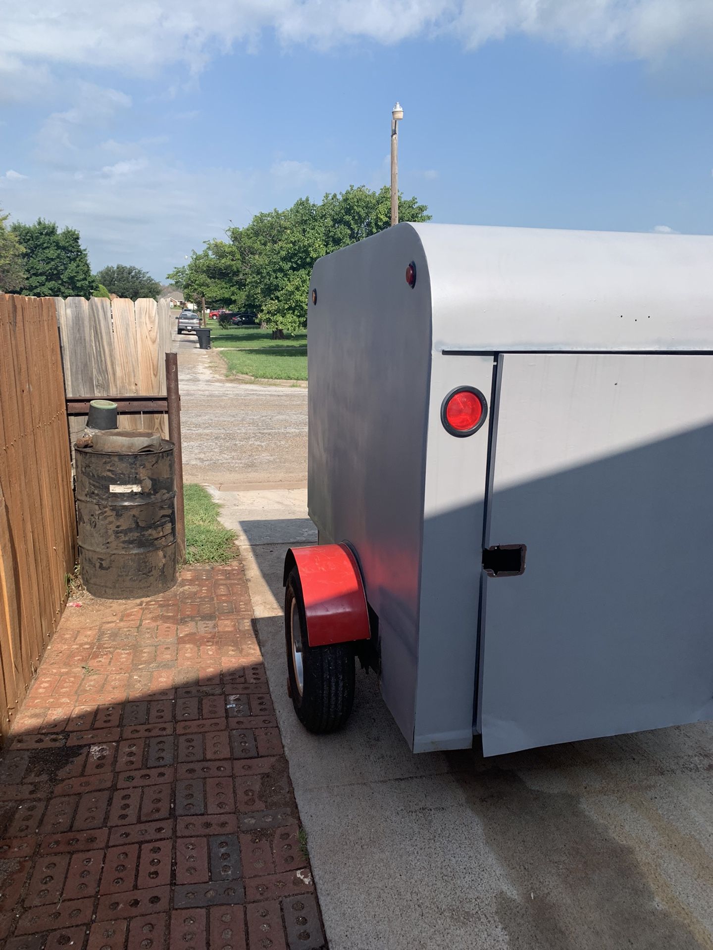 Enclosed trailer