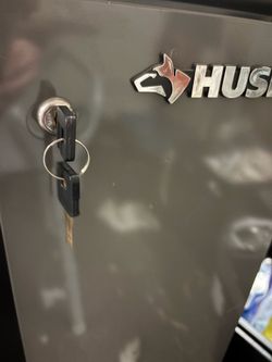 Husky upright toolbox with keys