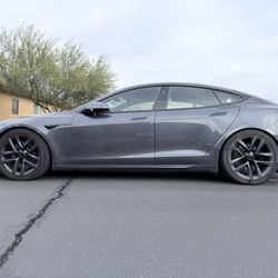 2021 Tesla Model S Plaid
