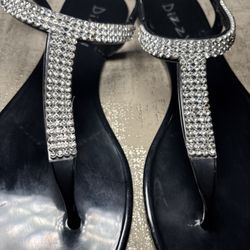 Dizzy Flats NWOB European Rhinestone Flip Flops Black Size 40 US Size 9 Medium