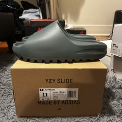 Yeezy Slides Size 11