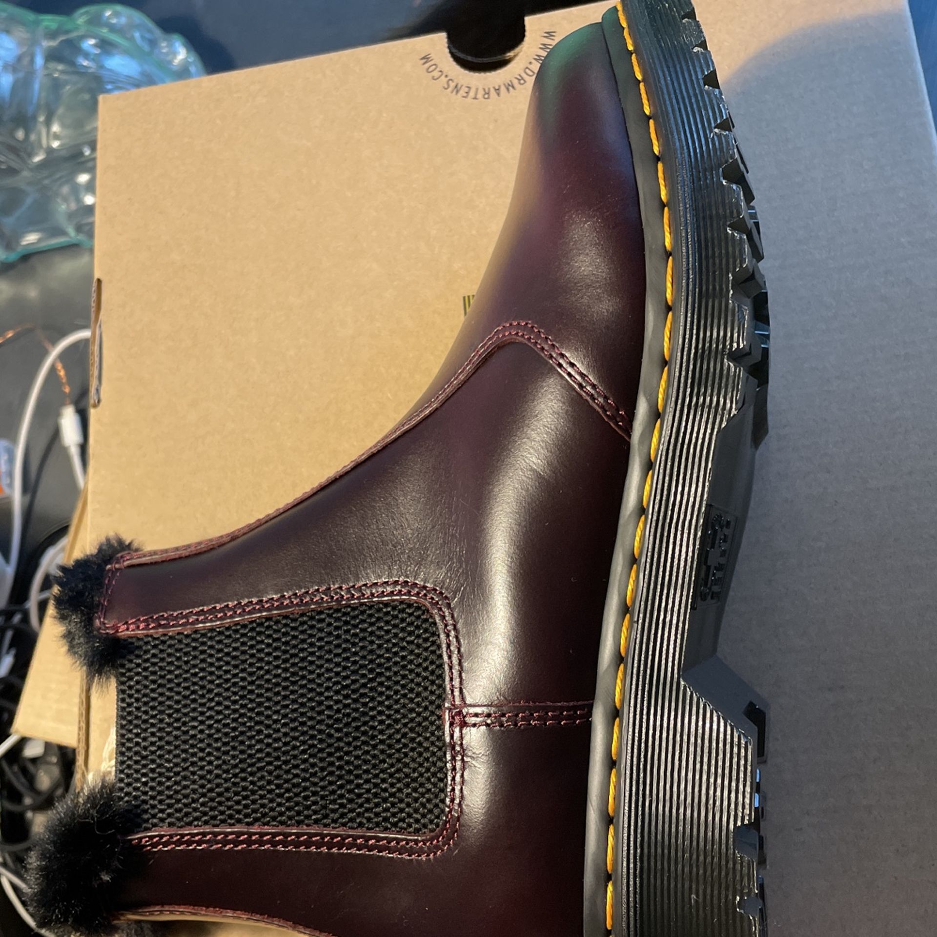 Dr. Martens Womens 9