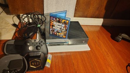 Xbox One Halo edition with Xbox elite controller one game