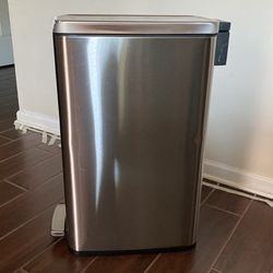 11.8 Gallons (45 Liters ) Capacity Stainless Steel Trash Can