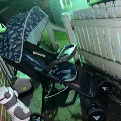 Foldable / Seat adjusting Stroller( Car seat Clips On) 
