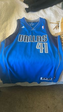 Signed Dirk Nowitzki Jersey