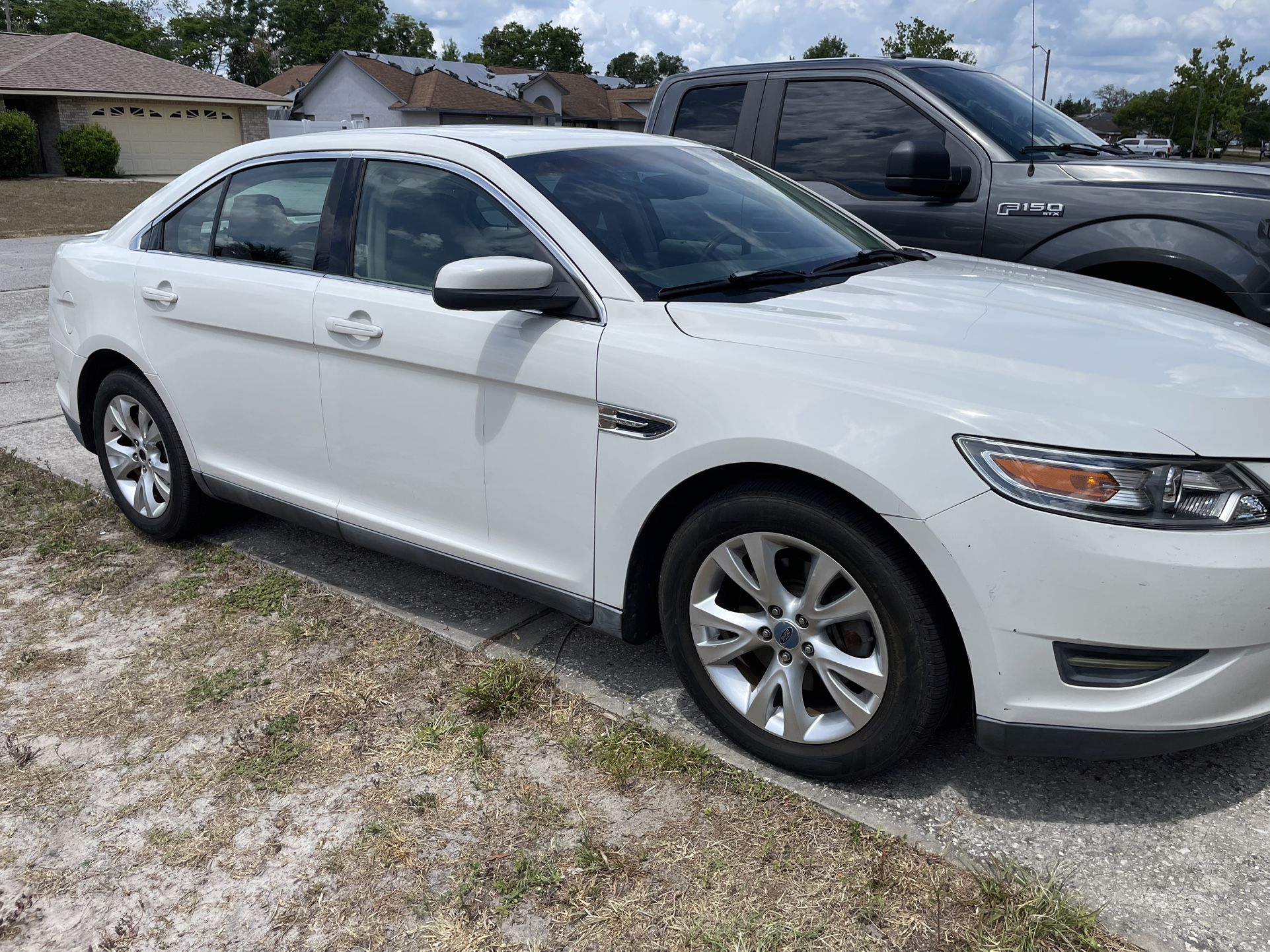 2010 Ford Taurus