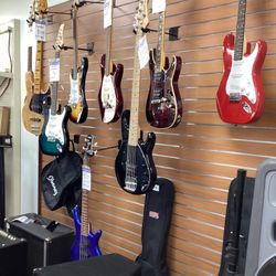 WE HAVE ELECTRIC GUITARS!!