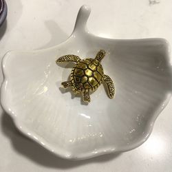 NEW Great Turtle Honu Pin Brooch - Gold / Brass Color Costume Jewelry 