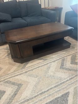Lift top coffee table