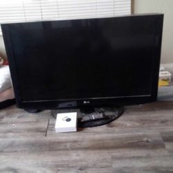 2011 Lg Tv (40 Inch)