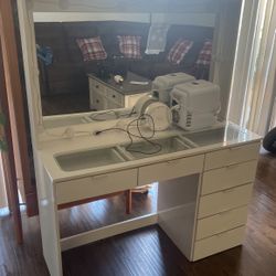 Used Make Up Vanity
