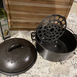 RARE! ~ Vintage Cast Iron Wagner Ware Sydney ‘O’ No. 8  Drip Drop Roaster w/ Trivet