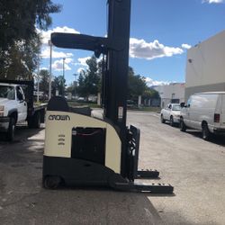  Crown Reach Forklift 