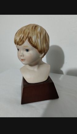 LIMITED EDITION PORCELAIN - CERAMIC FIGURINE 3428/15000 - FRANCES HOOK 5"×3.5"