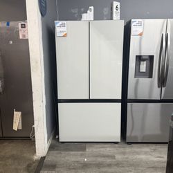 Samsung - BESPOKE 30 cu. ft. 3-Door French Door Smart Refrigerator with Beverage Center - White Glass