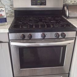 Frigidaire Gas Stove / Oven – Stainless Steel – Works Great