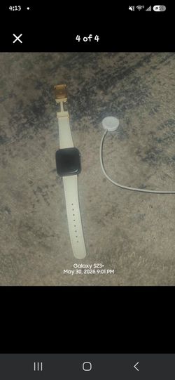 APPLE WATCH SERIES 4 WITH BAND