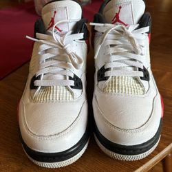Air Jordan Fire Red 4