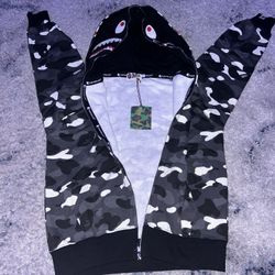Black camo bape hoodie 