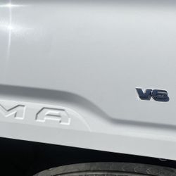 Toyota Tacoma V6 Tailgate 