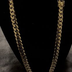 Brand new 10k gold sleek Miami Cuban  20inch chain 9.5mm 39.6 all real gold no trades…