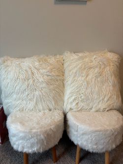 Set of 2 White Faux Fur Round Ottomans&Set of 2 Throw Pillows