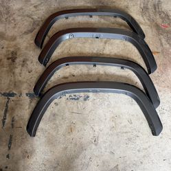 2022-2025 Toyota Tundra fender molding Oem