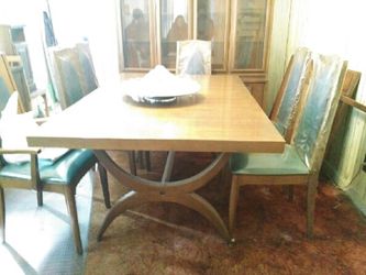 Vintage 1960's dinning table w/6 chairs