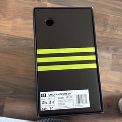 Shoe box (Harden Volume 10)