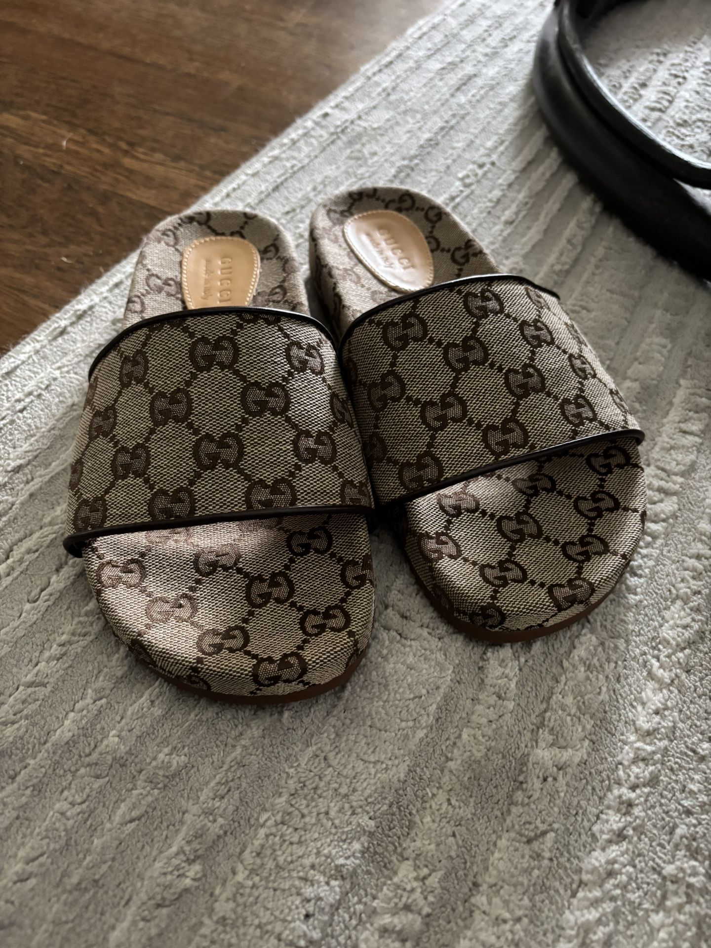 Gucci Slides 