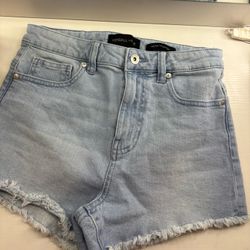 Kendall+Kylie High Rise Short (size 5)