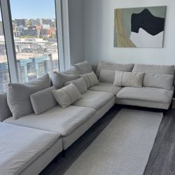 Modern, Spacious And Comfortable Sectional Couch