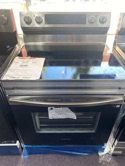 Samsung 6.3 cu. ft. Smart Freestanding Electric Range with Steam Clean
