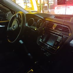 2019 Volkswagen Tiguan black super clean